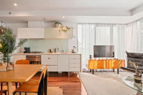 Sophistication on Spencer 2BR Apartment+Gym+Pool